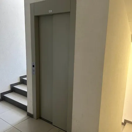 Altina Gottfried * ベオグラード